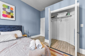 Modern Midtown 1B Apartment King Bed and Smart TVs